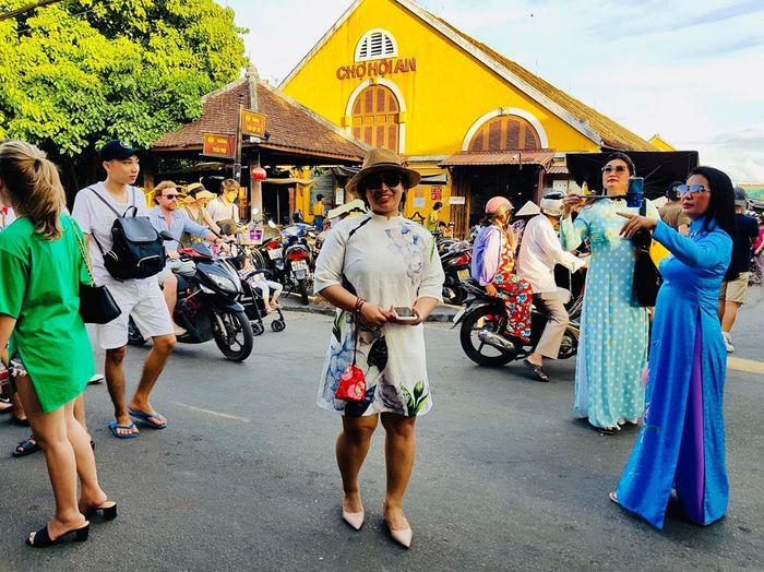 Hoi An Central Market is the best place for budget solos to explore!